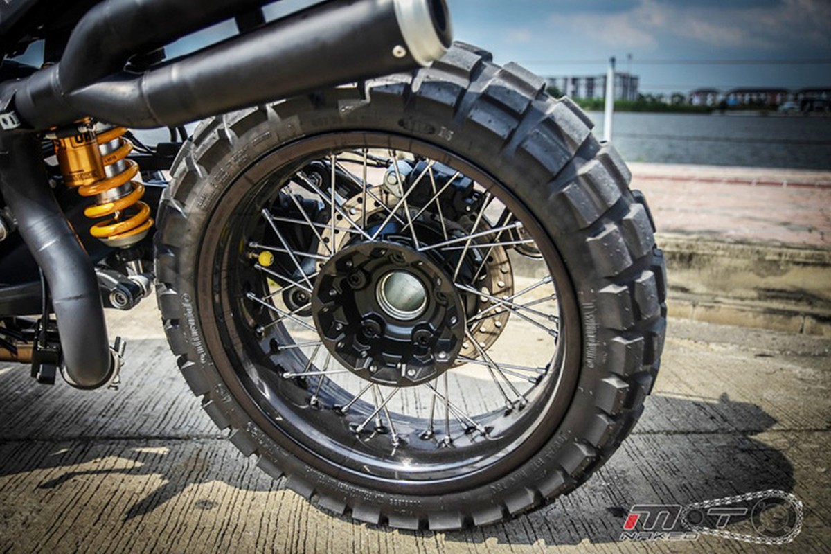 BMW R Nine T phien ban do Tracker 